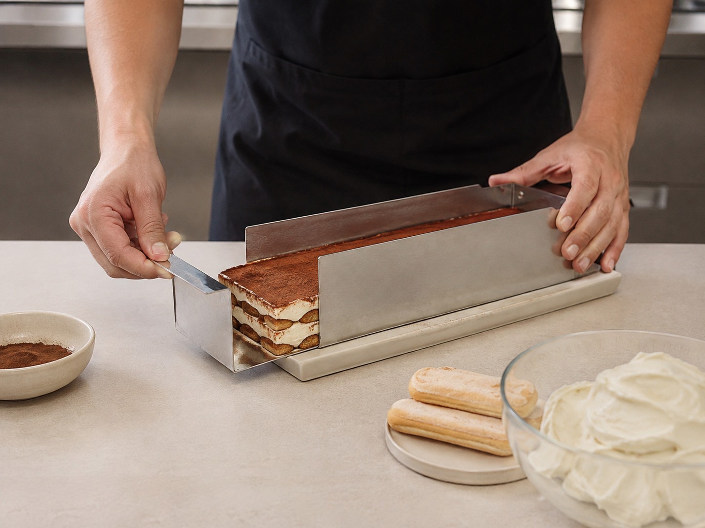 Molde para Tiramisú de Aluminio con Base Deslizante – 35 × 10 × 7 cm